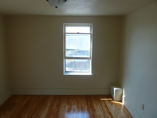 Photo - 221 W Bluff Street