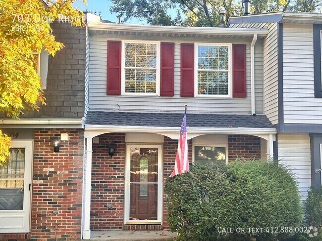 Building Photo - Charming 2 bedroom 1.5 bath Townhome! Move...