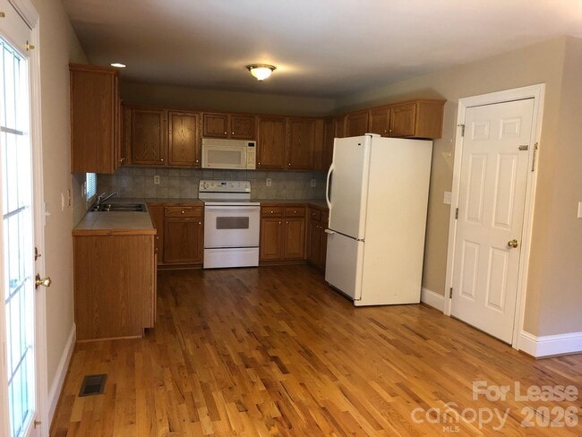 Photo - 126 Purple Finch Ln