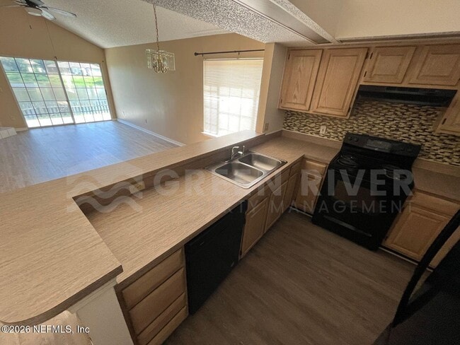 Photo - 7739 Coatbridge Ln N