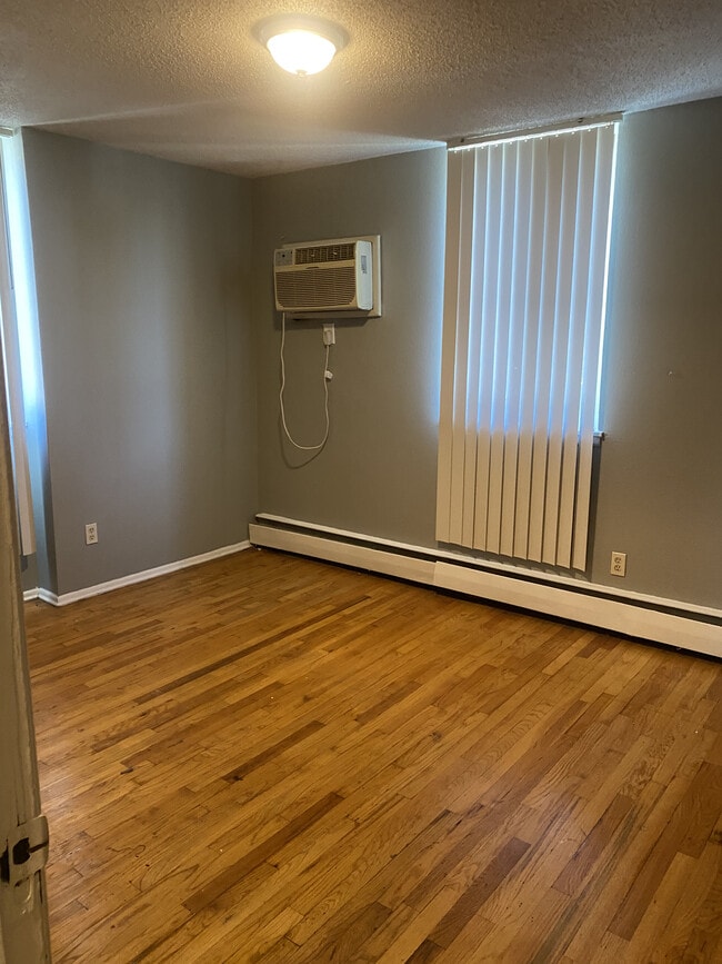 Building Photo - River Park Rental