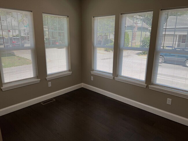 Photo - 414 E 9th St Unidad 1