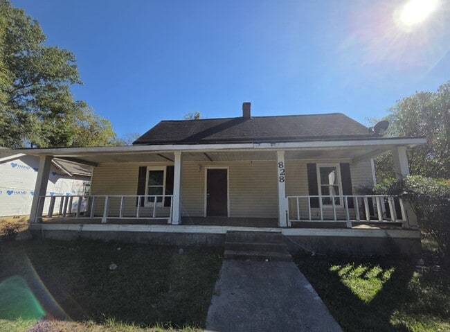 Building Photo - 828 Grady St