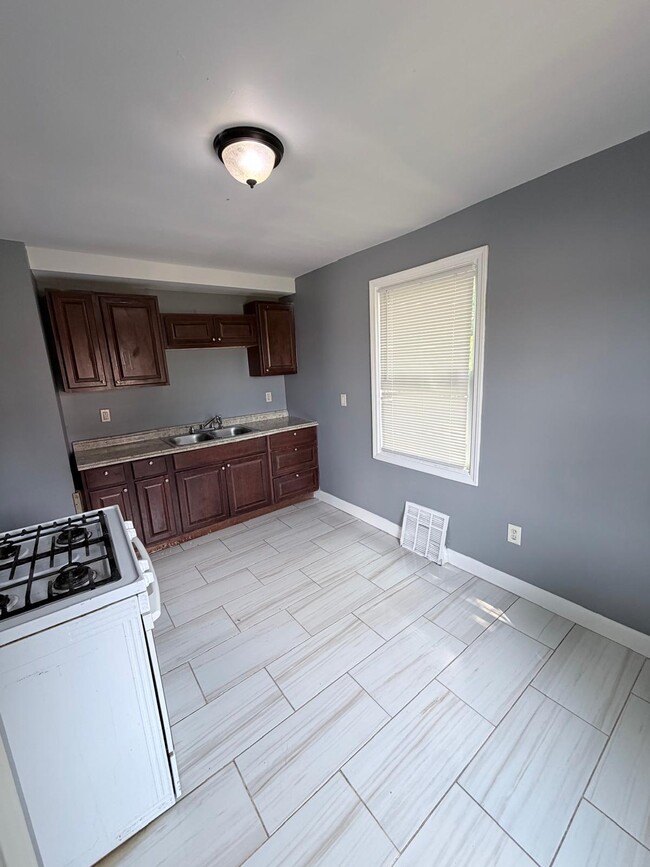 Photo - 14255 Burt Rd