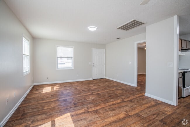 1BR, 1BA - 640SF - Living Room - Willow Way Apartments