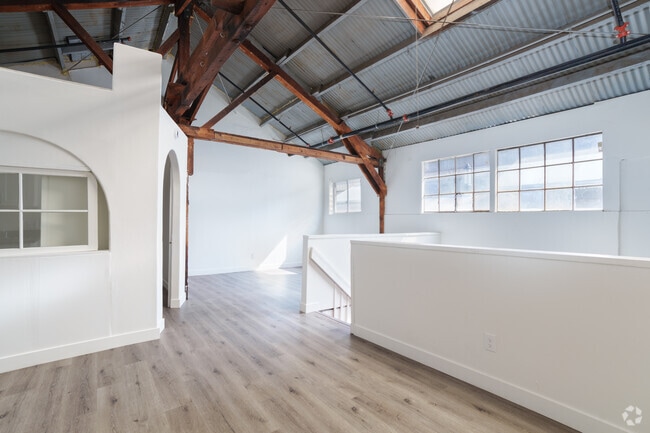 1BR, 1BA - 1869SF - Living Room