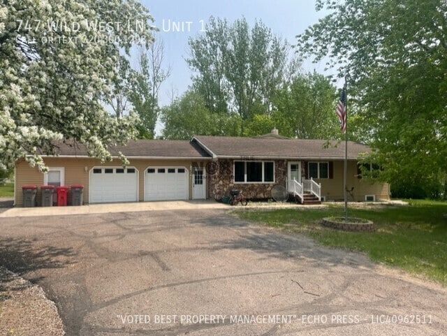 Photo - 747 Wild W Ln SW Unidad 1