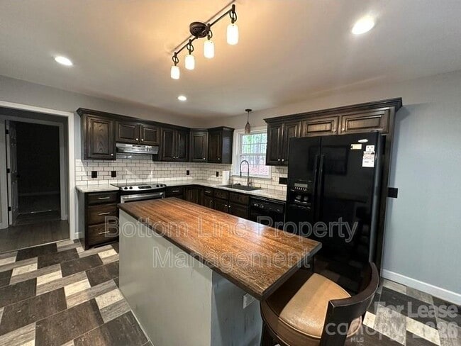 Photo - 404 Wood Run