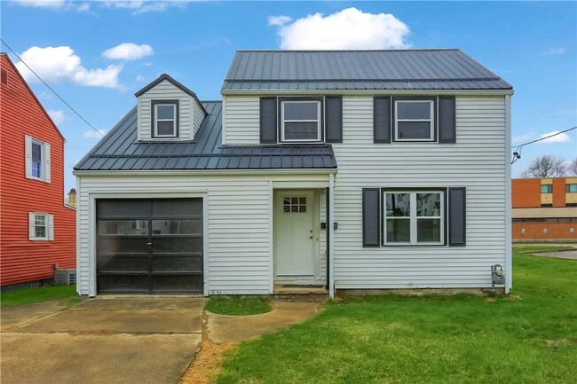 Building Photo - 740 Pershing St