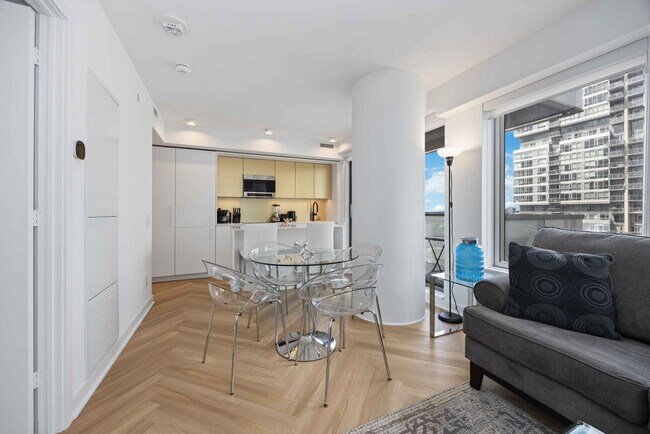 Photo - 225 Adelaide St W Unité SI ID1357636P