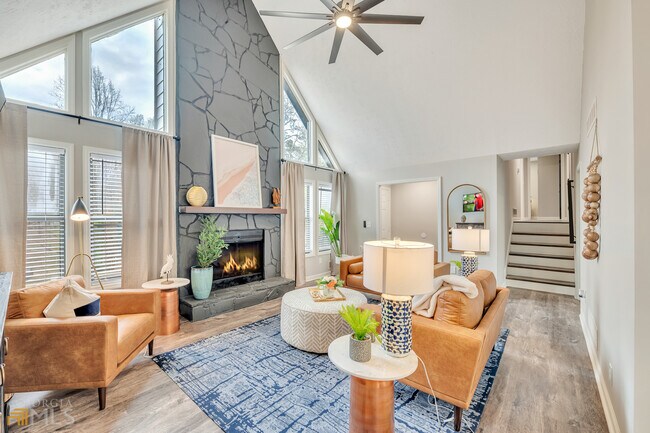 Photo - 1898 Winding Creek Ln SW