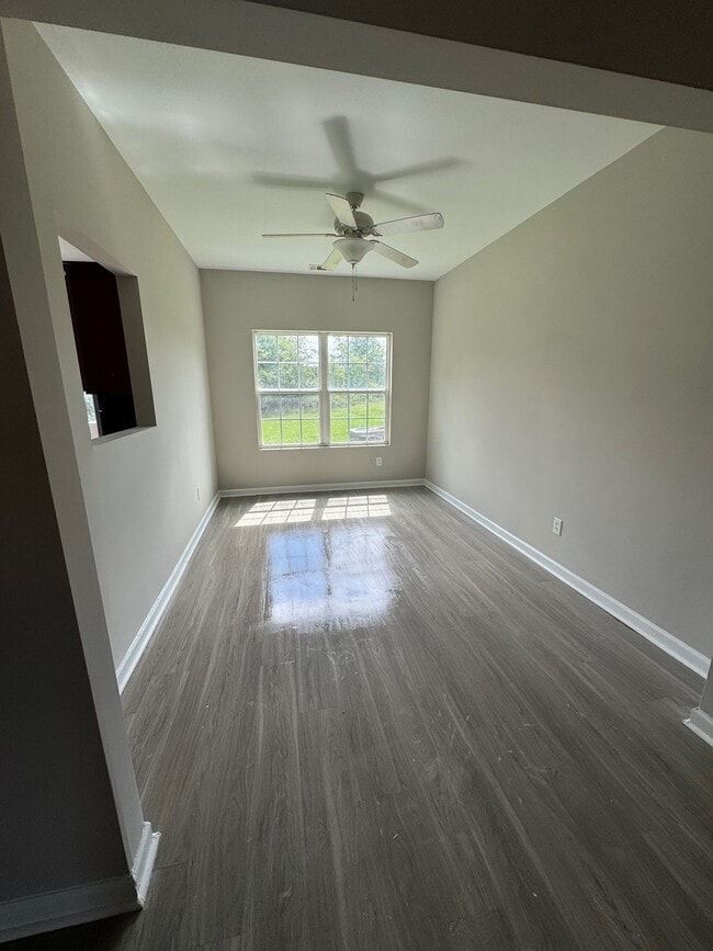 Photo - 1002 Mill Creek Way