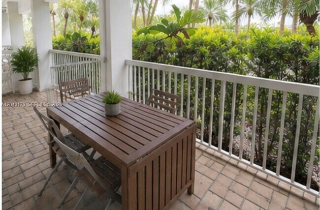 10275 Collins Ave Unit 115