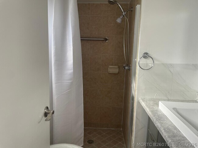 Building Photo - 2851 Somerset Dr Unit 111
