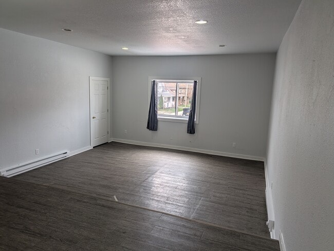 Photo - 102 S Main St