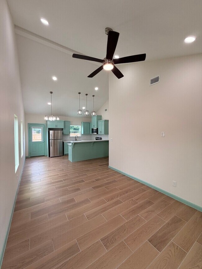 520 W Jackson Ave