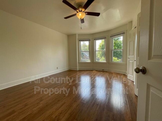 Photo - 410 4th Ave