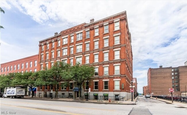 Building Photo - 408 W St Clair Ave Unit 319