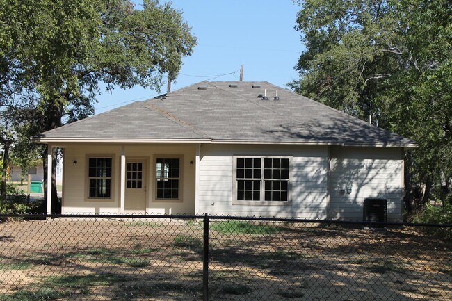 Photo - 701 Frame St