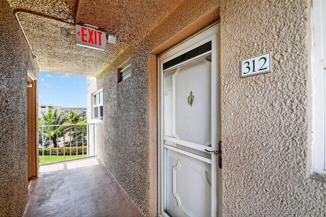 2615 NE 1st Ct Unit 312