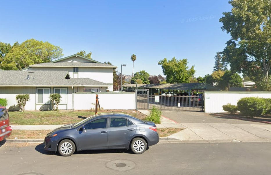 Photo - 725 Auburn Pl