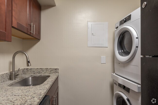 1BR, 1BA - 836 SF