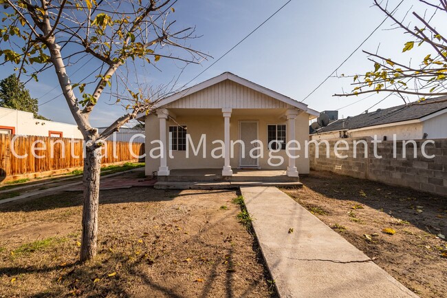 Building Photo - 2 Bedroom/1 Bath Home - $1395 Per Month!