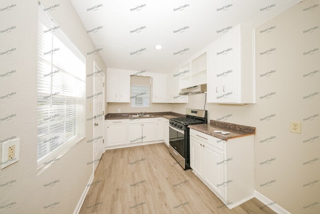 Photo - 1020 S Holly Dr