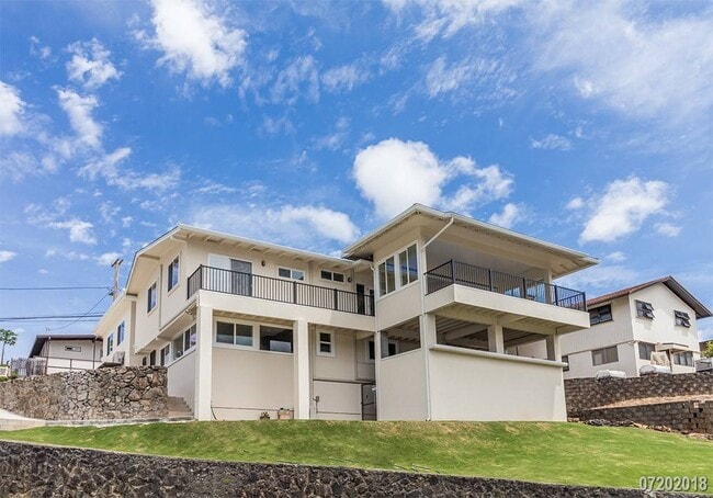 Building Photo - Moanalua Gardens 2BR/1.5Ba w/ 2 Parking Rental