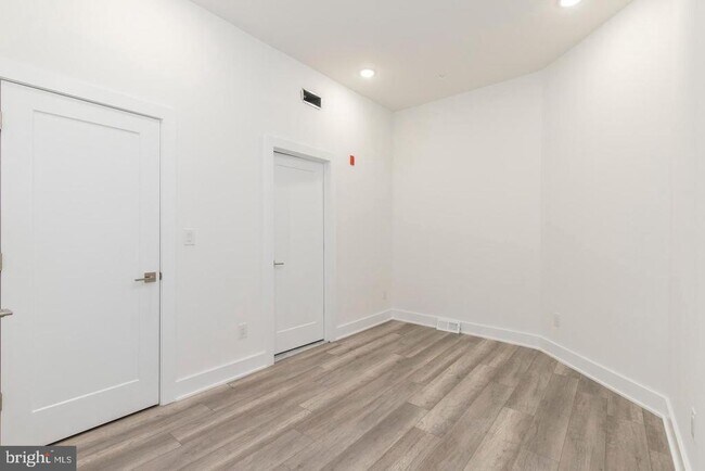 Photo - 90-94 E Laurel St Unit A