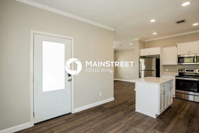 Photo - 3 Bedroom Pet-Friendly Home in St. Petersburg, FL with Main Street Renewal