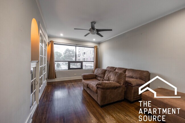 Photo - 3716 W Belmont Ave Unit 2