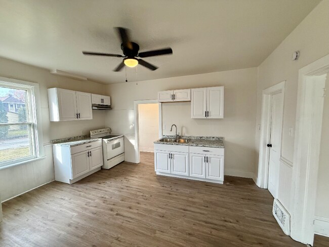 Photo - 1614 N 12th St