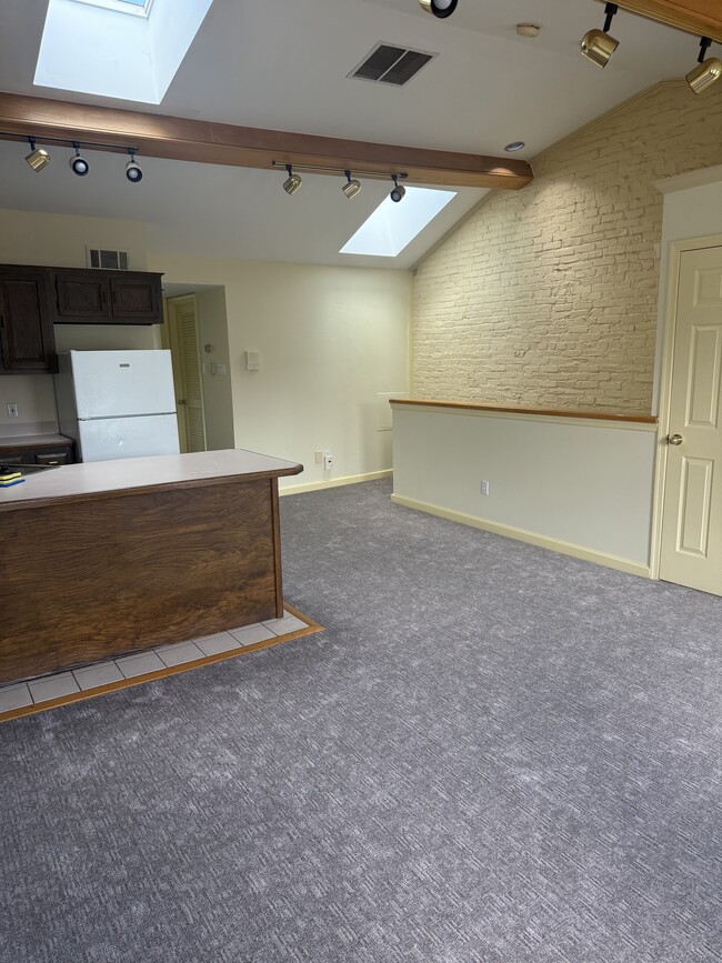 2321 Fairmount Ave Unit 3