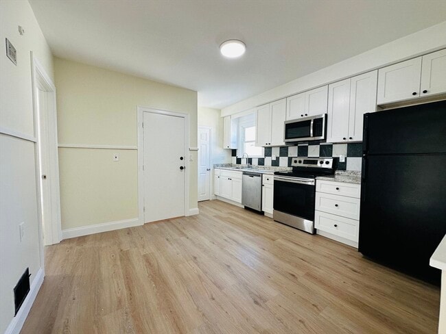 Building Photo - 15 Baxter Ave Unit 2 Rental