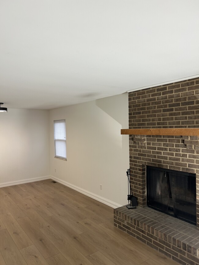 Photo - 35 Edgebrooke Dr Unit 4