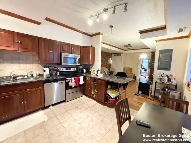 Photo - 71 Gainsborough St