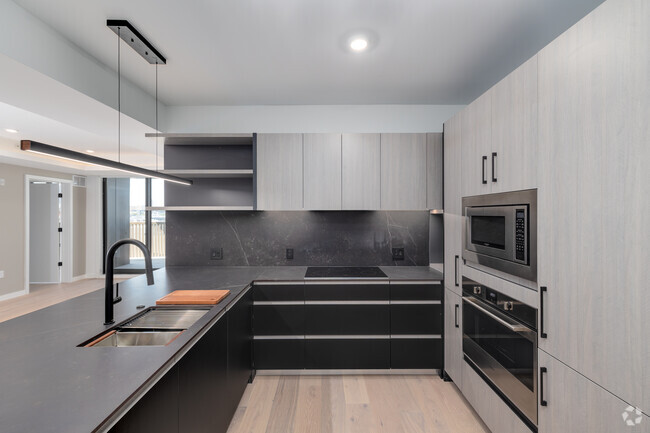 2BR, 2.5BA - 980SF - Kitchen - 817 N 3rd St Apartments