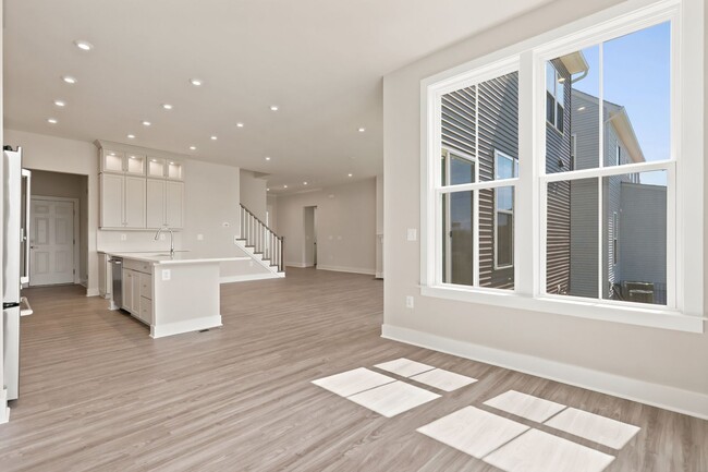 Photo - 625 Lipizzan Dr SW