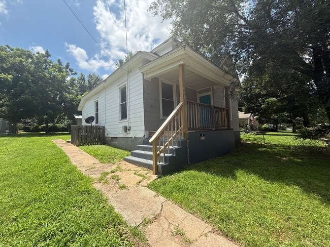 Building Photo - 3 bedroom 2 bath