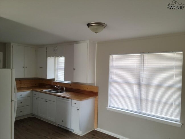 Photo - 5031 Lindale Dr