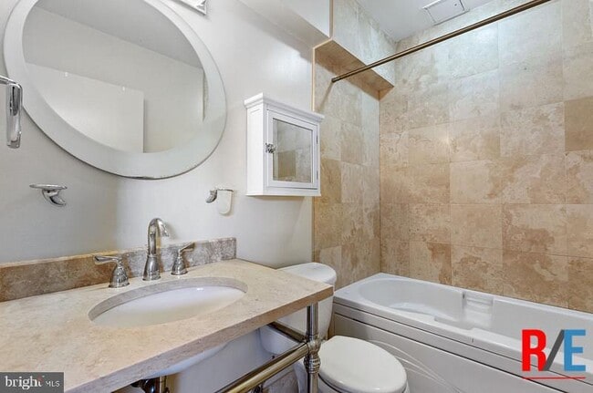 Photo - 815 King St Unit 5E