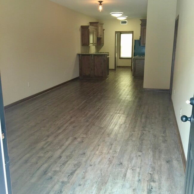 Photo - 641 E McNeese St