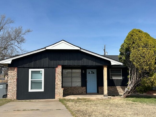 Building Photo - 4603 SW H Ave