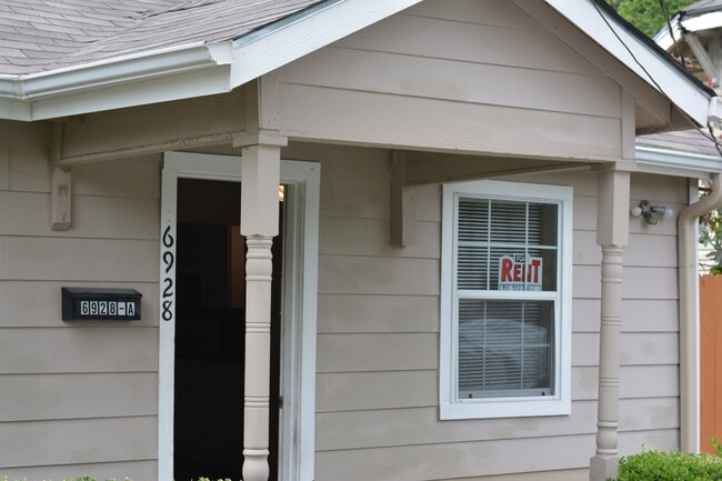 Building Photo - 6928 Hershe St Unit Apt A