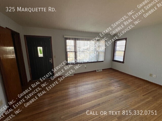 Photo - 325 Marquette Rd