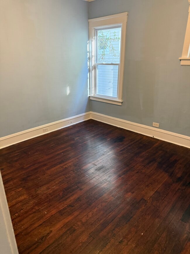 Photo - 1324 W 108th St