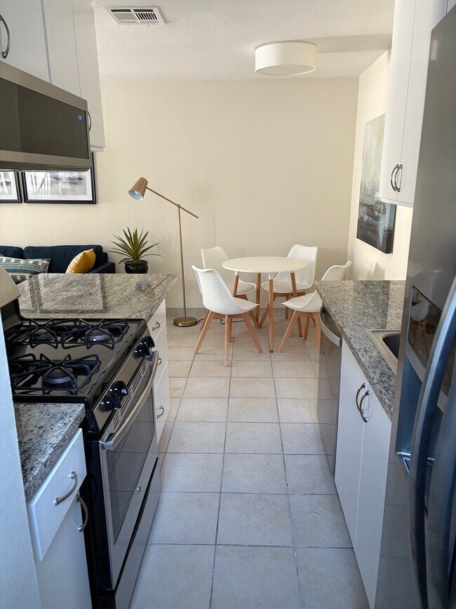 Barclay Square Apartment