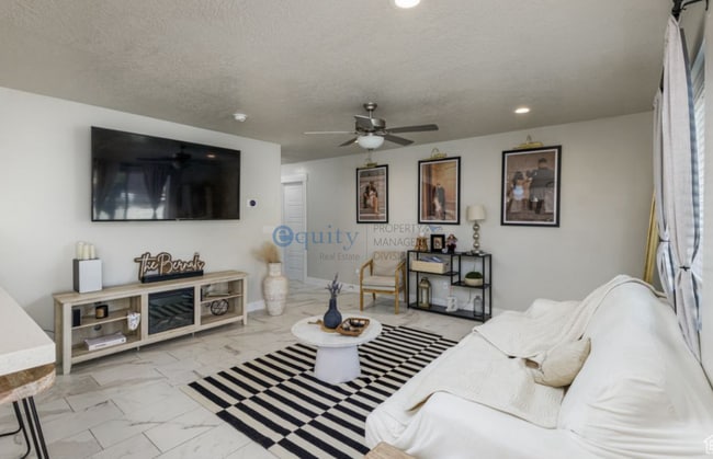 Photo - 2734 S Riverhead Dr