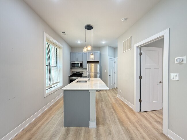Photo - 452 W Belden Ave Unit 1